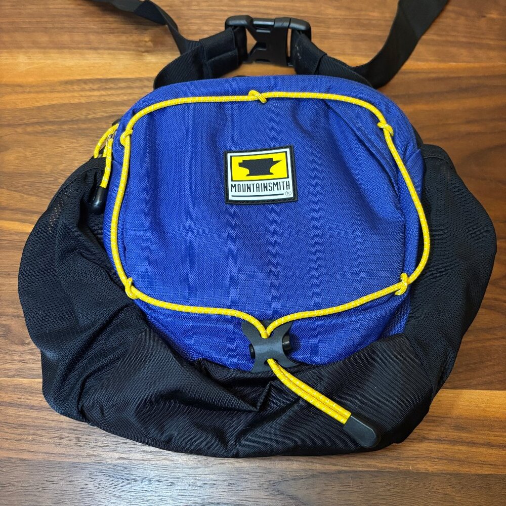 Mountainsmith hiking fanny pack, NWOT, in blue and black with yellow accent